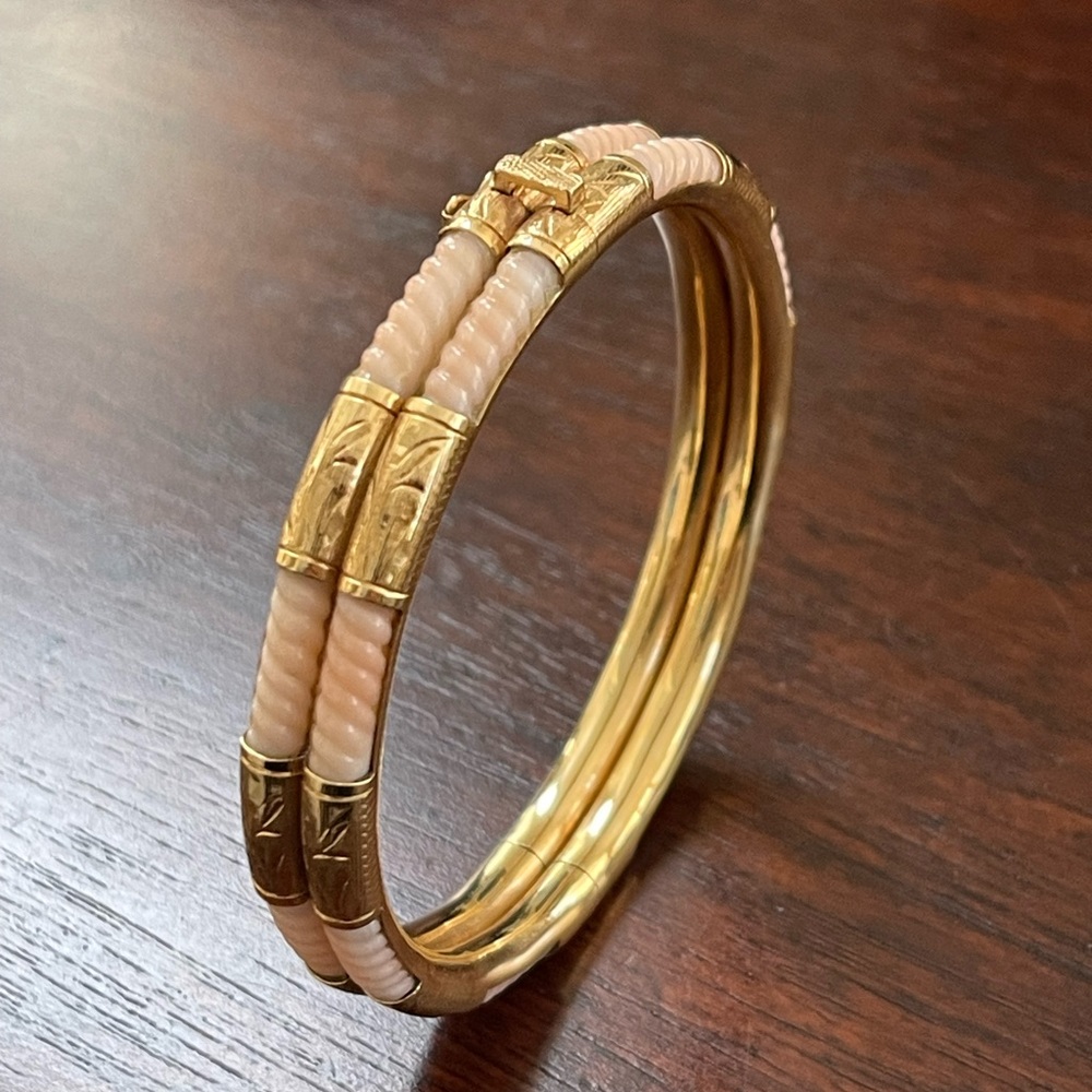 Solid 14K yellow gold & carved natural angel skin coral hinged bangle bracelet - Picture 2 of 12
